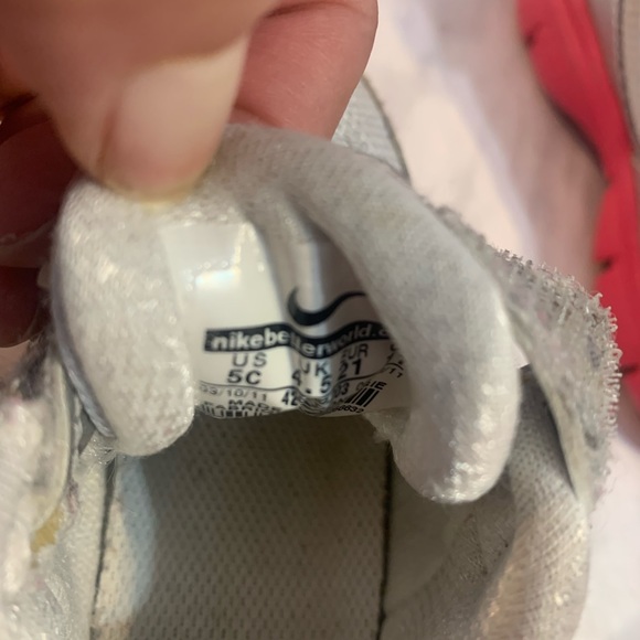 Toddlers Nike Sneakers - Picture 3 of 4